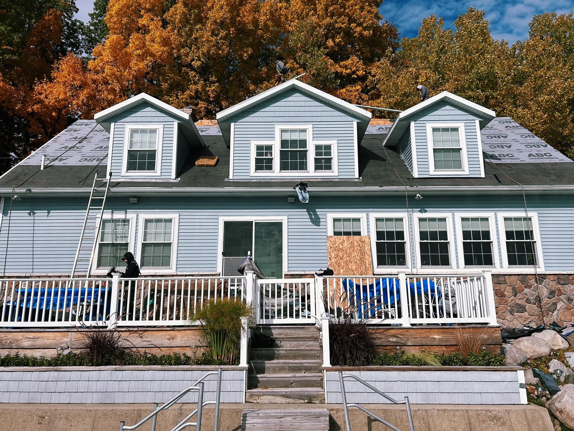 Worn roof before replacement